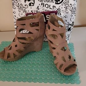 Brash Micah Taupe suede wedges
